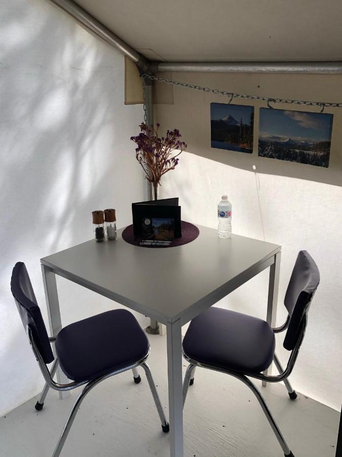 Vines And Puppies Glamping Hideaway Hotel Jade City Bagian luar foto